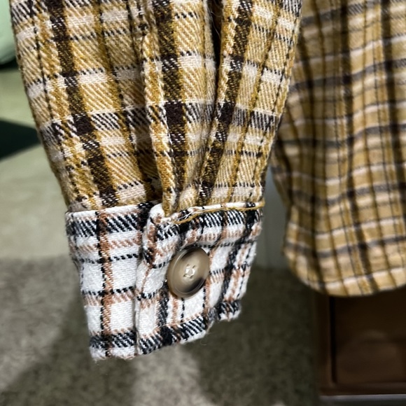 Shacket - Picture 3 of 6